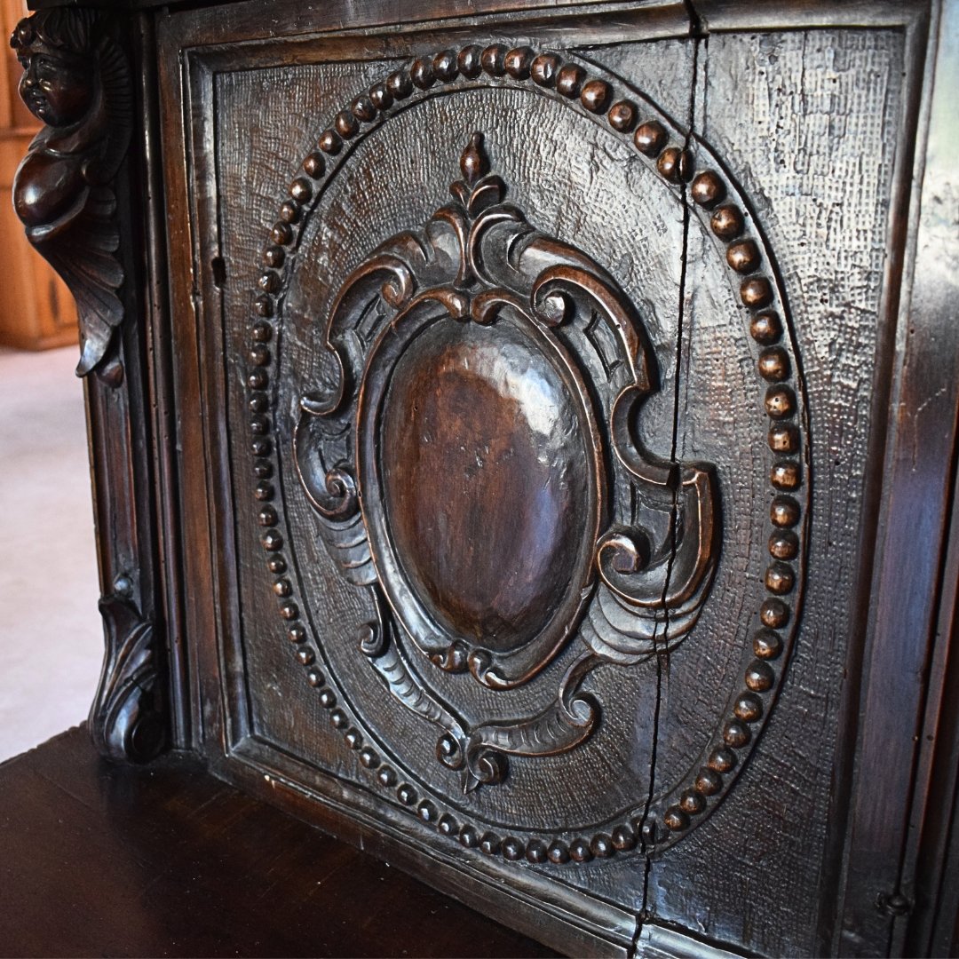 17th-century Genoese Kneeler Made Of Walnut-photo-3
