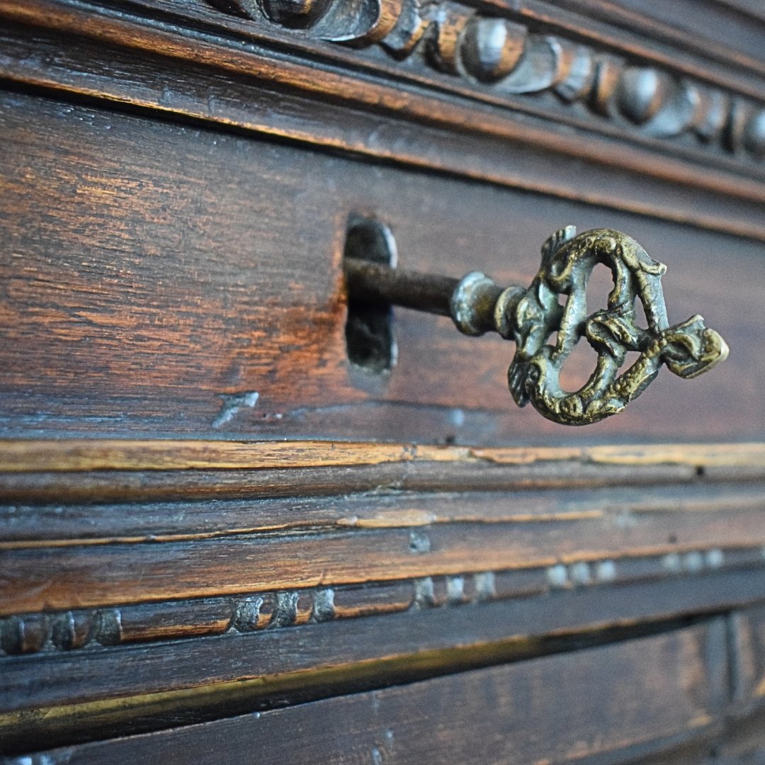 17th-century Genoese Kneeler Made Of Walnut-photo-7