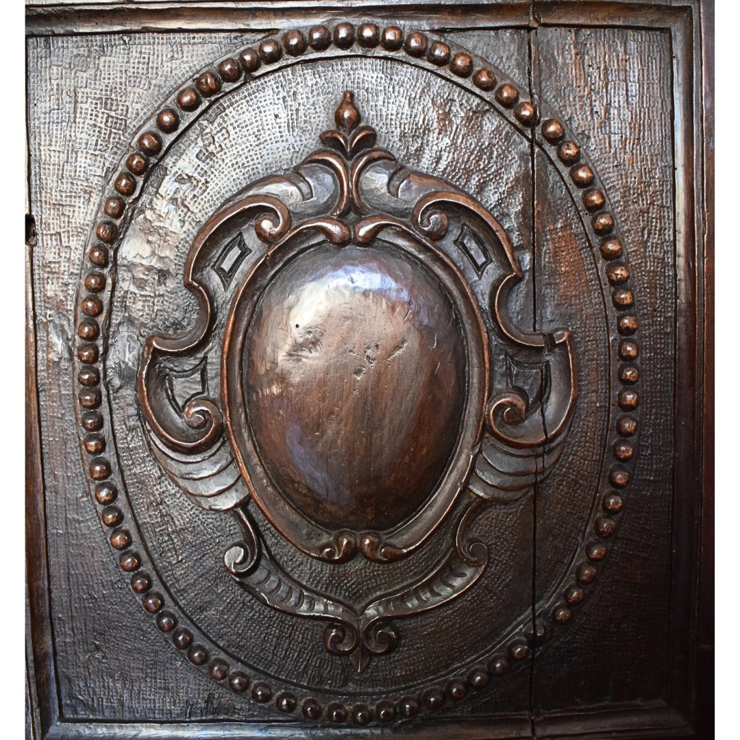 17th-century Genoese Kneeler Made Of Walnut-photo-8