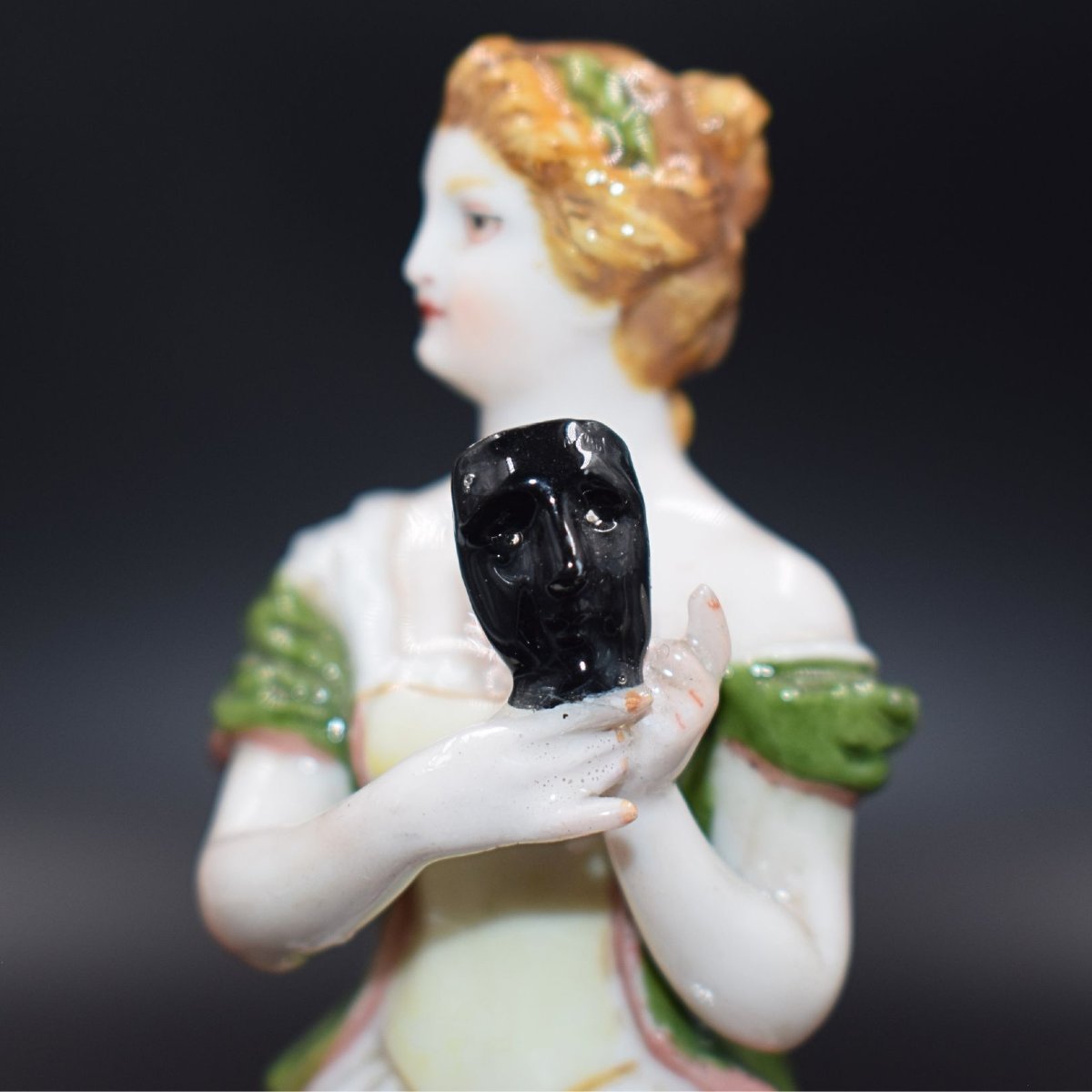 Meissen Porcelain Sculpture – Commedia Dell'arte Figure With Mask -photo-1