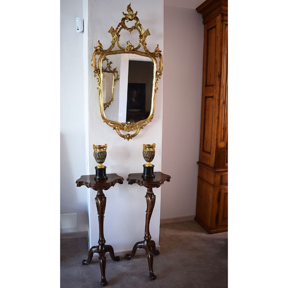Pair Of Venetian Gueridons In Carved Walnut, Venice, 1720–1730-photo-2