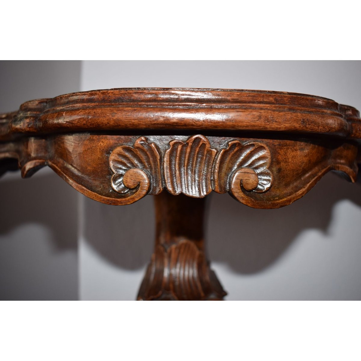 Pair Of Venetian Gueridons In Carved Walnut, Venice, 1720–1730-photo-3
