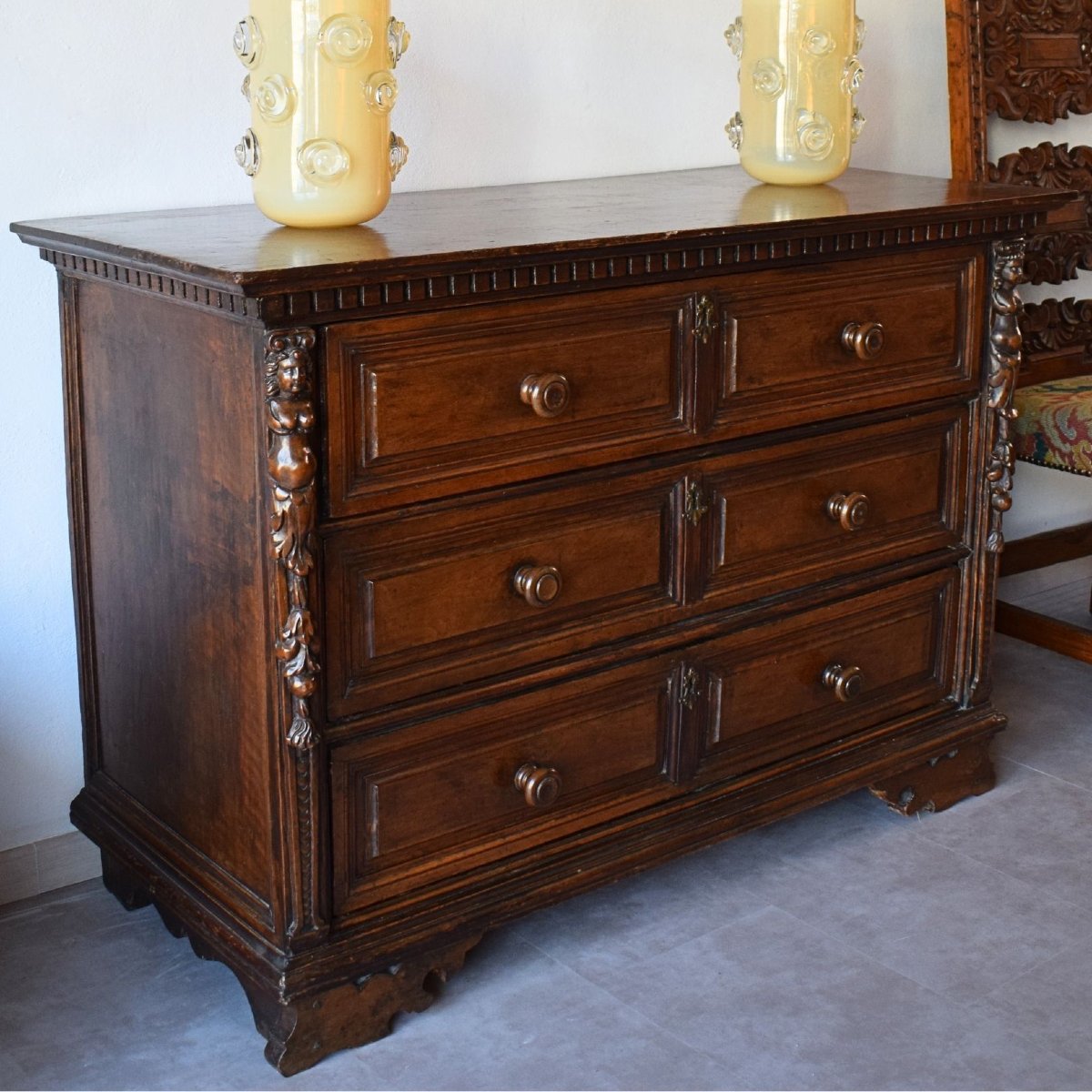 Commode de Bergame (Lombardie) en noyer sculpté, XVIIe siècle-photo-3