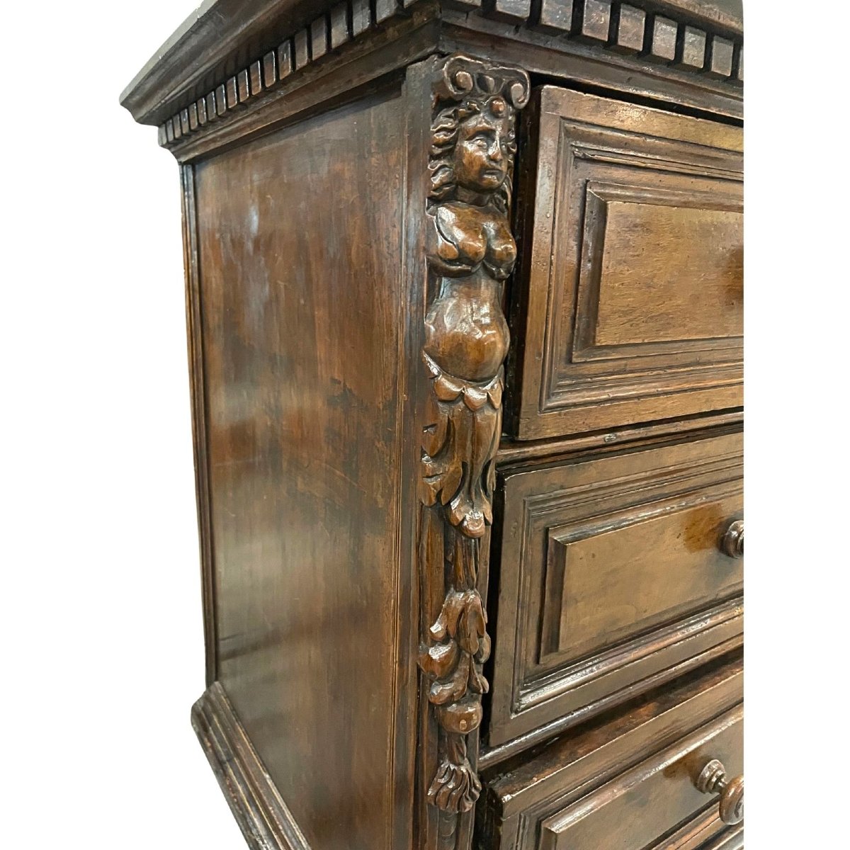 Commode de Bergame (Lombardie) en noyer sculpté, XVIIe siècle-photo-7
