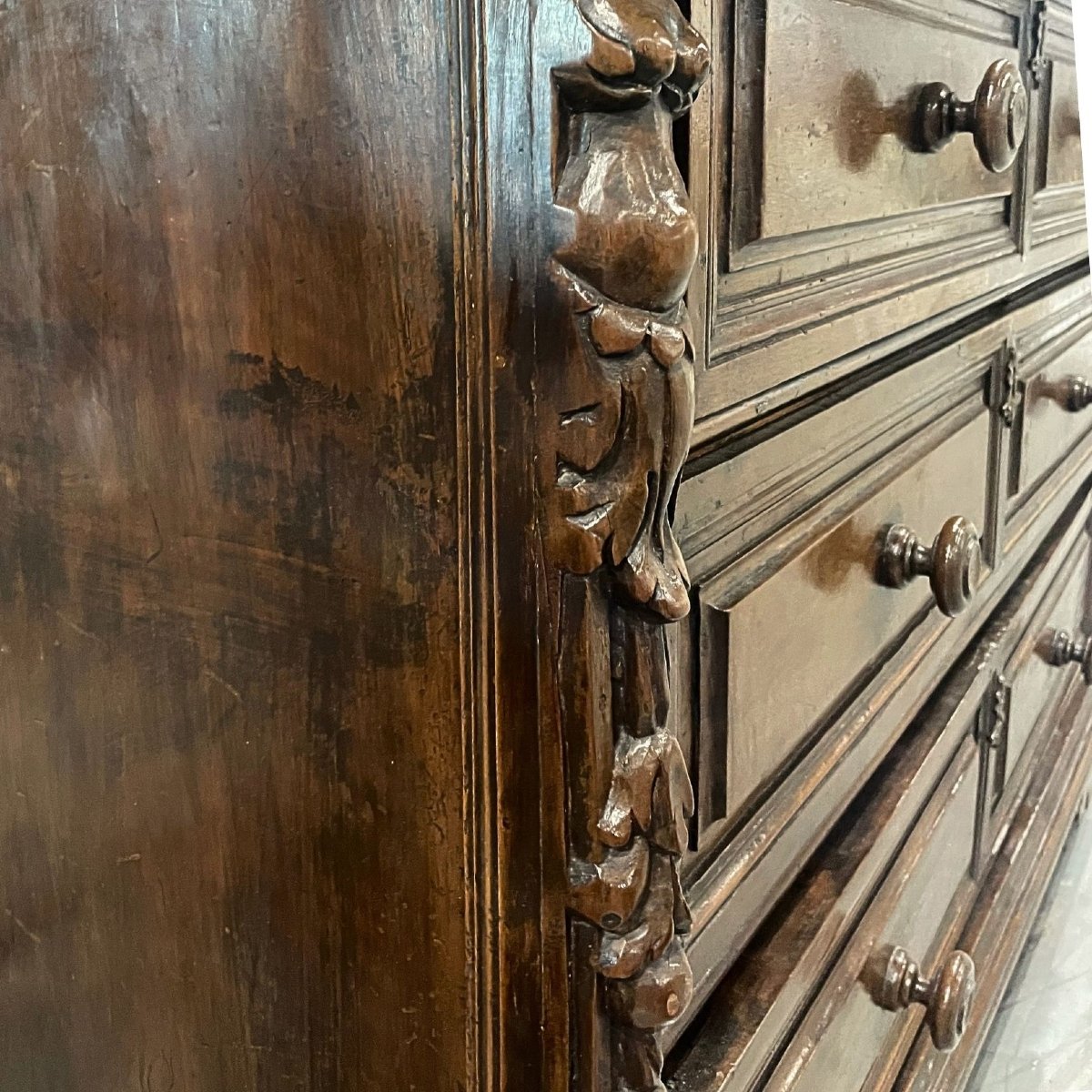 Commode de Bergame (Lombardie) en noyer sculpté, XVIIe siècle-photo-8
