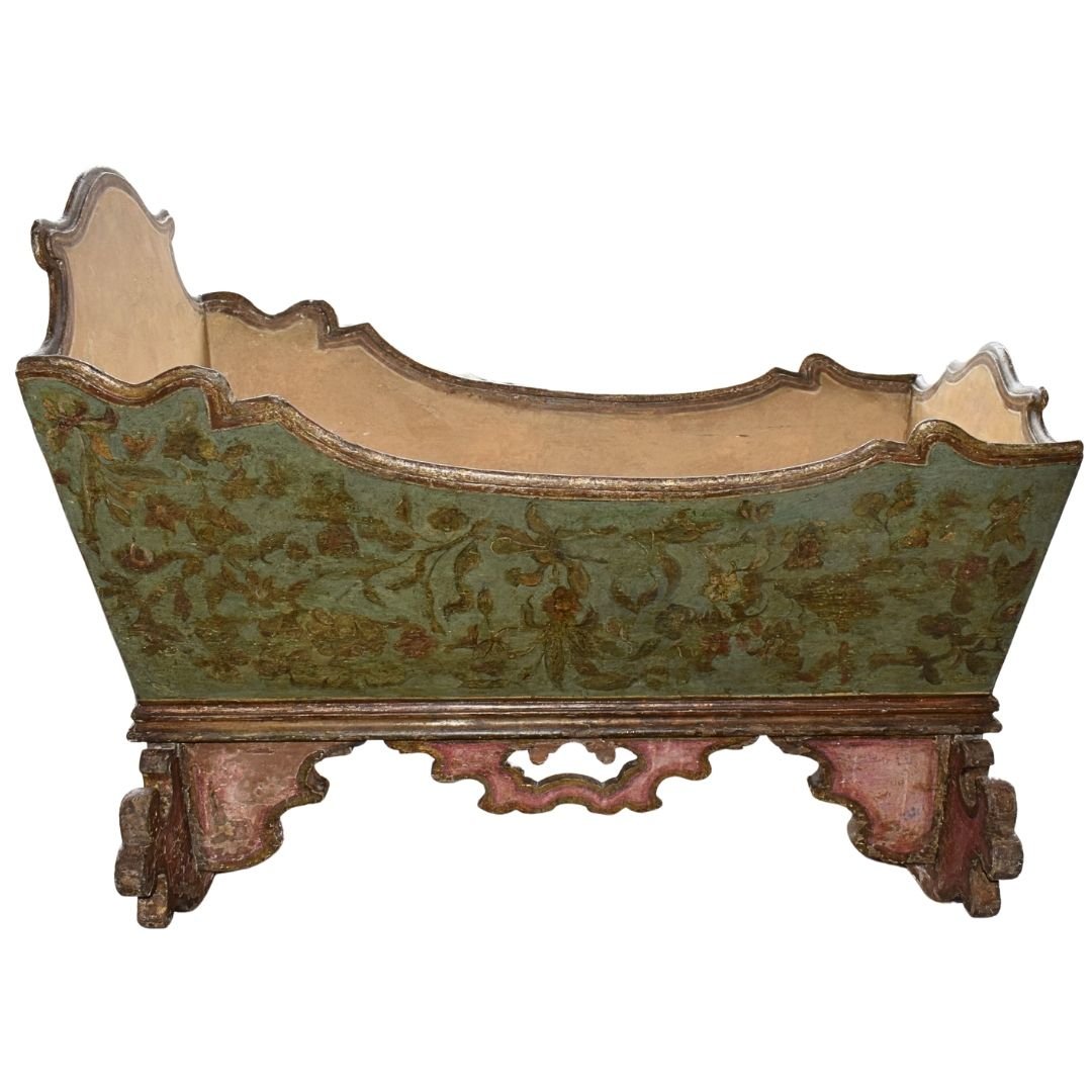  18th-century Venetian Cradle Made Of Polychrome Lacquered Wood-photo-2