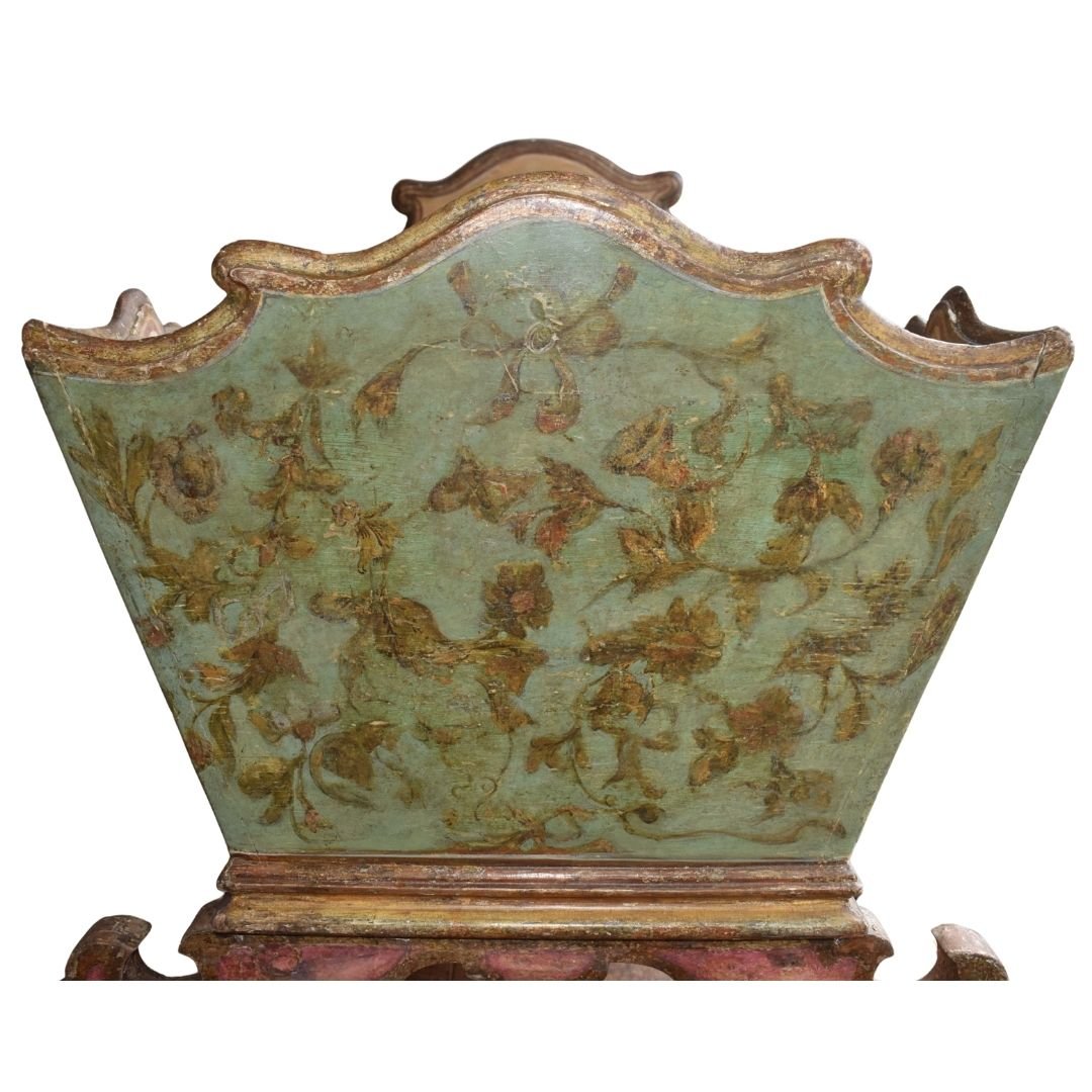  18th-century Venetian Cradle Made Of Polychrome Lacquered Wood-photo-1