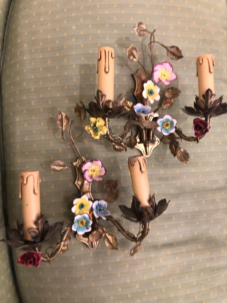 Paire D’appliques  En Bronze Et Fleurs En Porcelaine -photo-3
