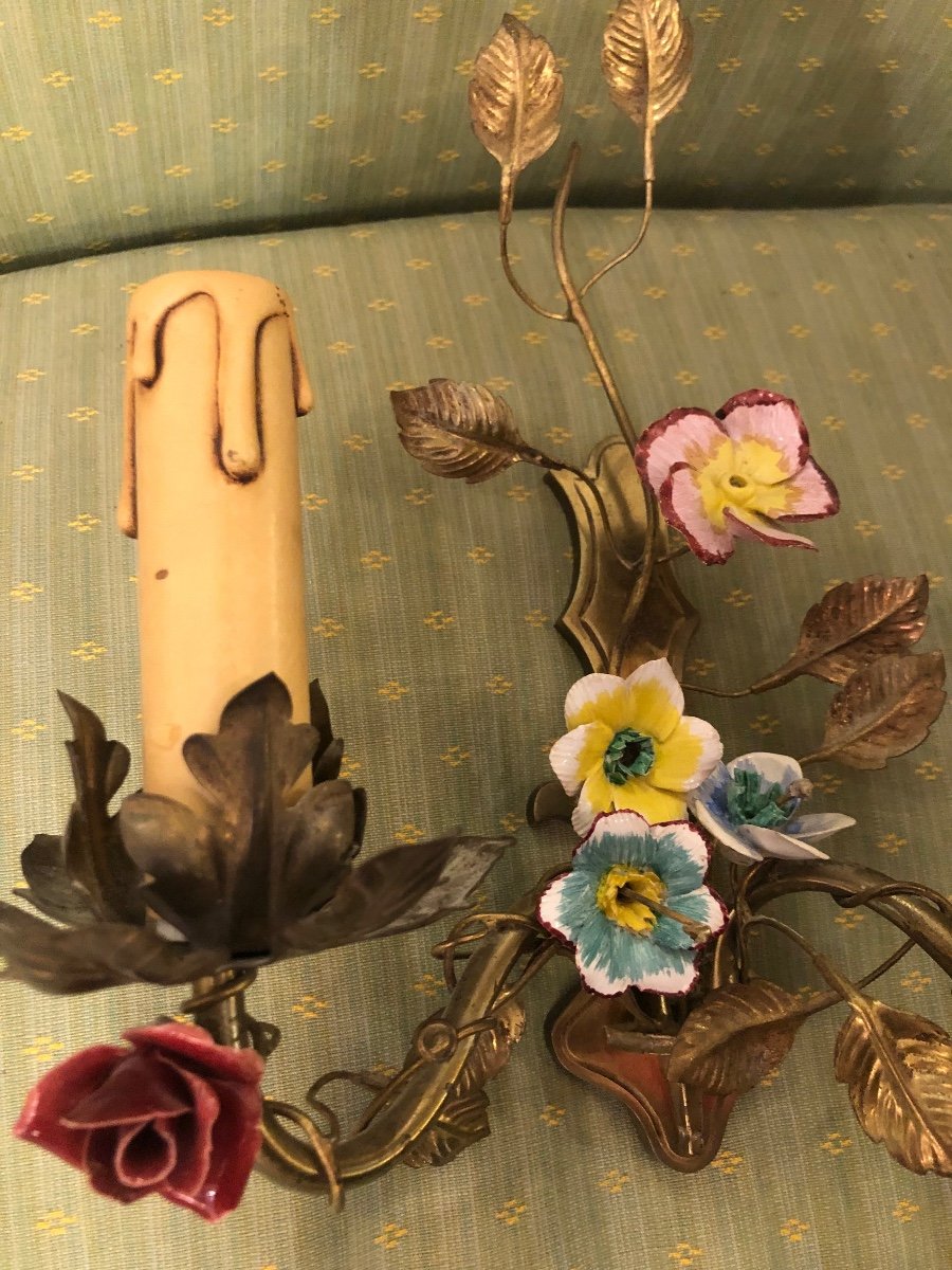 Paire D’appliques  En Bronze Et Fleurs En Porcelaine -photo-2