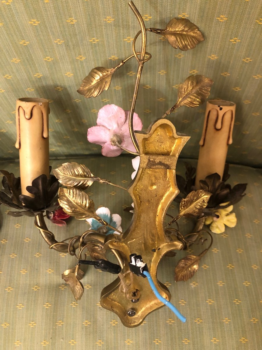 Paire D’appliques  En Bronze Et Fleurs En Porcelaine -photo-5