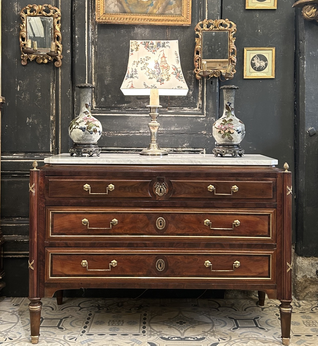 Commode style Louis XVI en acajou plateau en marbre  blanc 