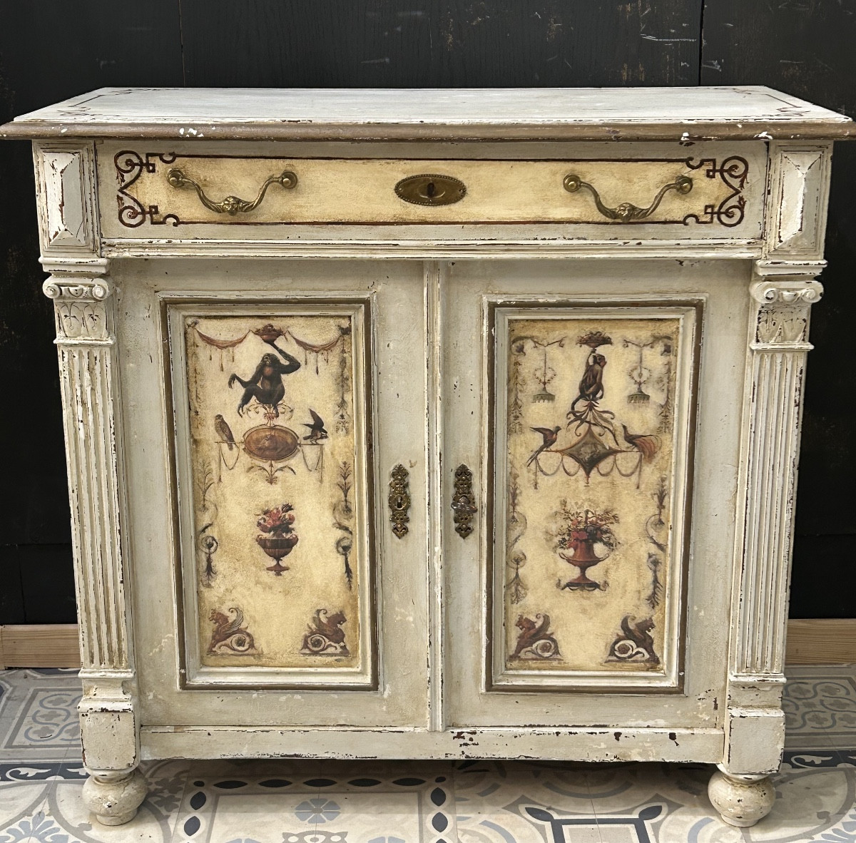 Meuble peint à hauteur d’appui Italien 