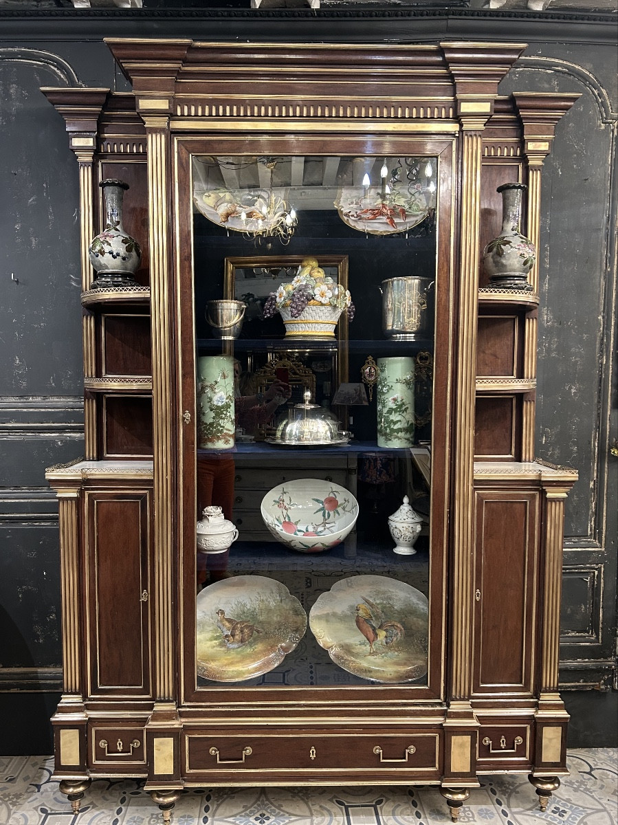 Meuble de présentation en acajou style Louis XVI 