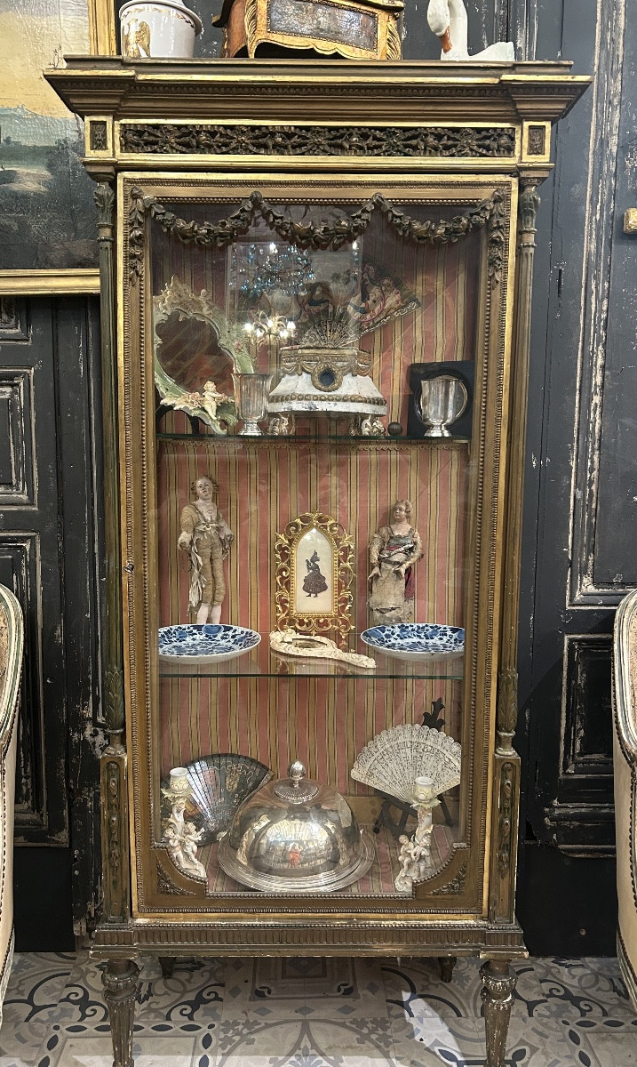 Vitrine Louis XVI en bois doré 
