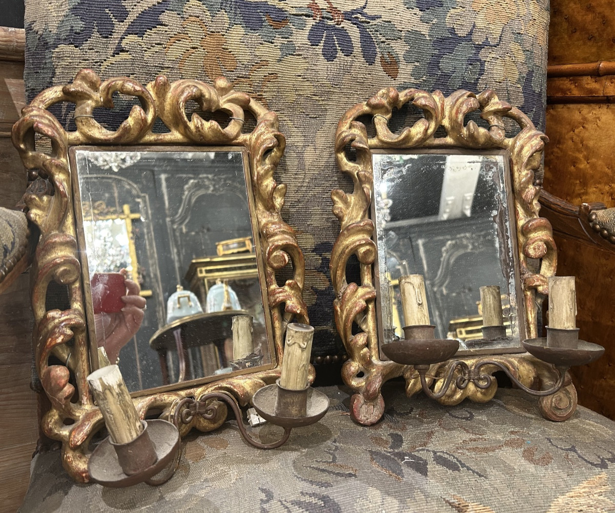 Paire d’appliques en bois doré 