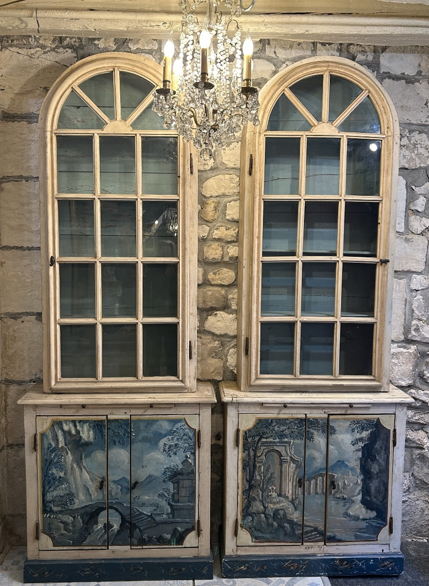 Paire de vitrines en bois peint XIX  éme siècle 