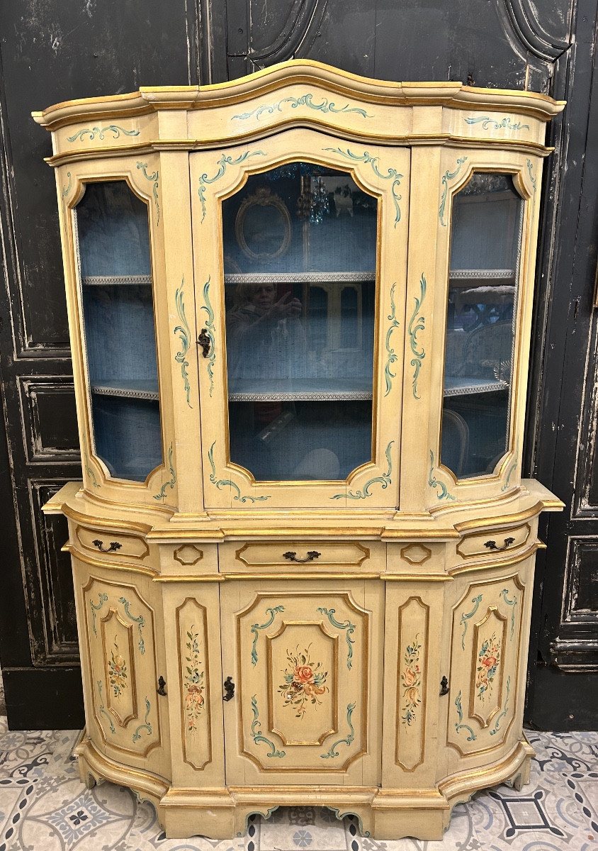 Buffet présentoir vitré de style italien en bois polychrome 
