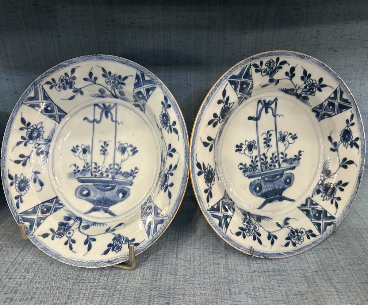 Paire d’assiettes creuses en faïence de Delft XVIII Eme siècle 