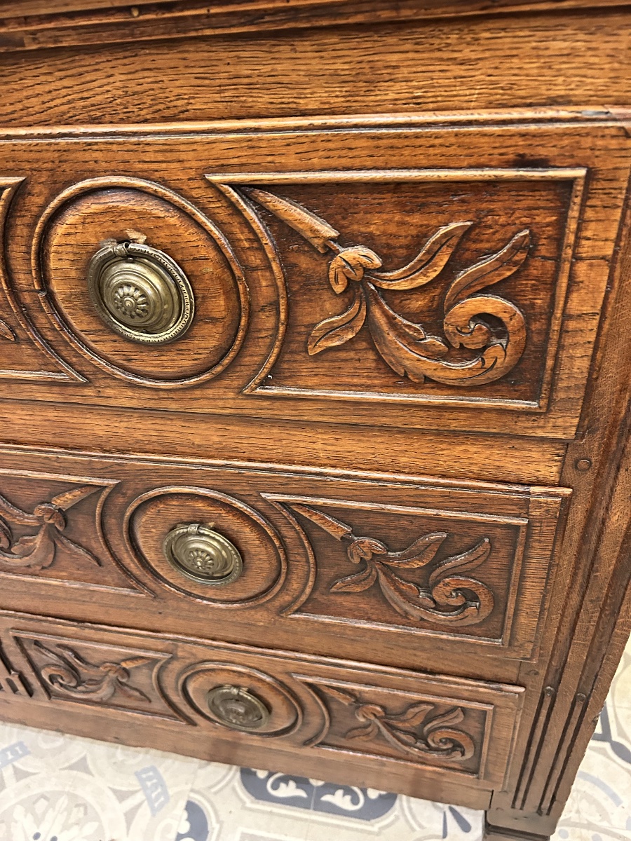 Commode Louis XVI en chêne sculpté -photo-1