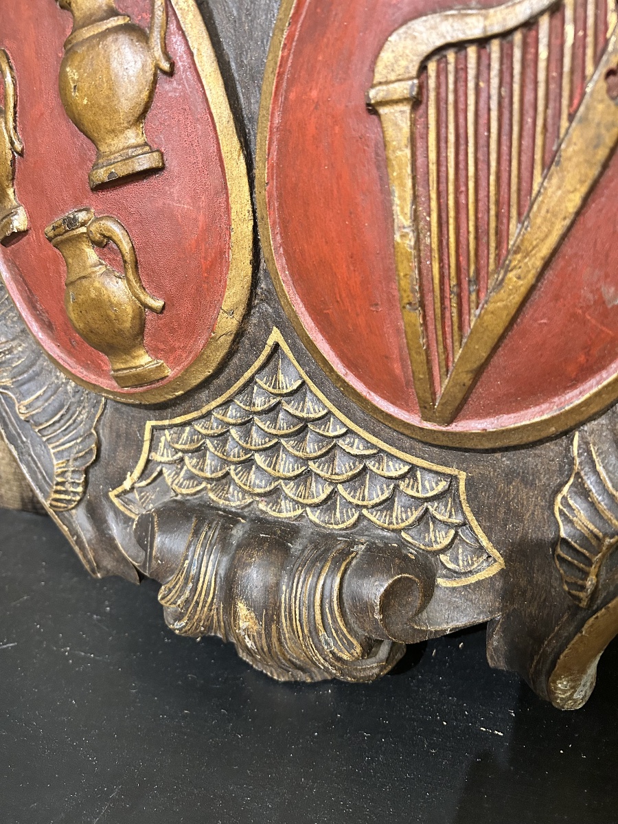 Armoiries en bois sculpté polychrome -photo-2