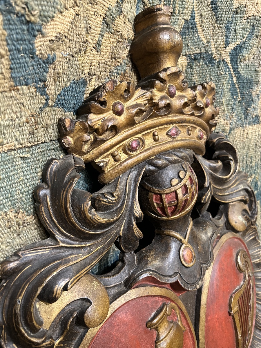 Armoiries en bois sculpté polychrome -photo-3