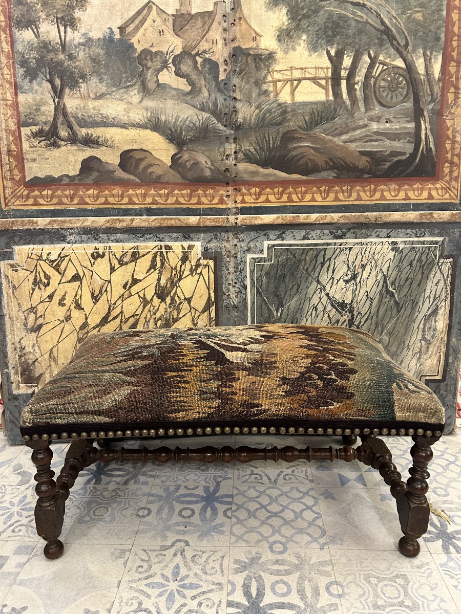 Large tabouret Louis XIII tapisserie Aubusson 