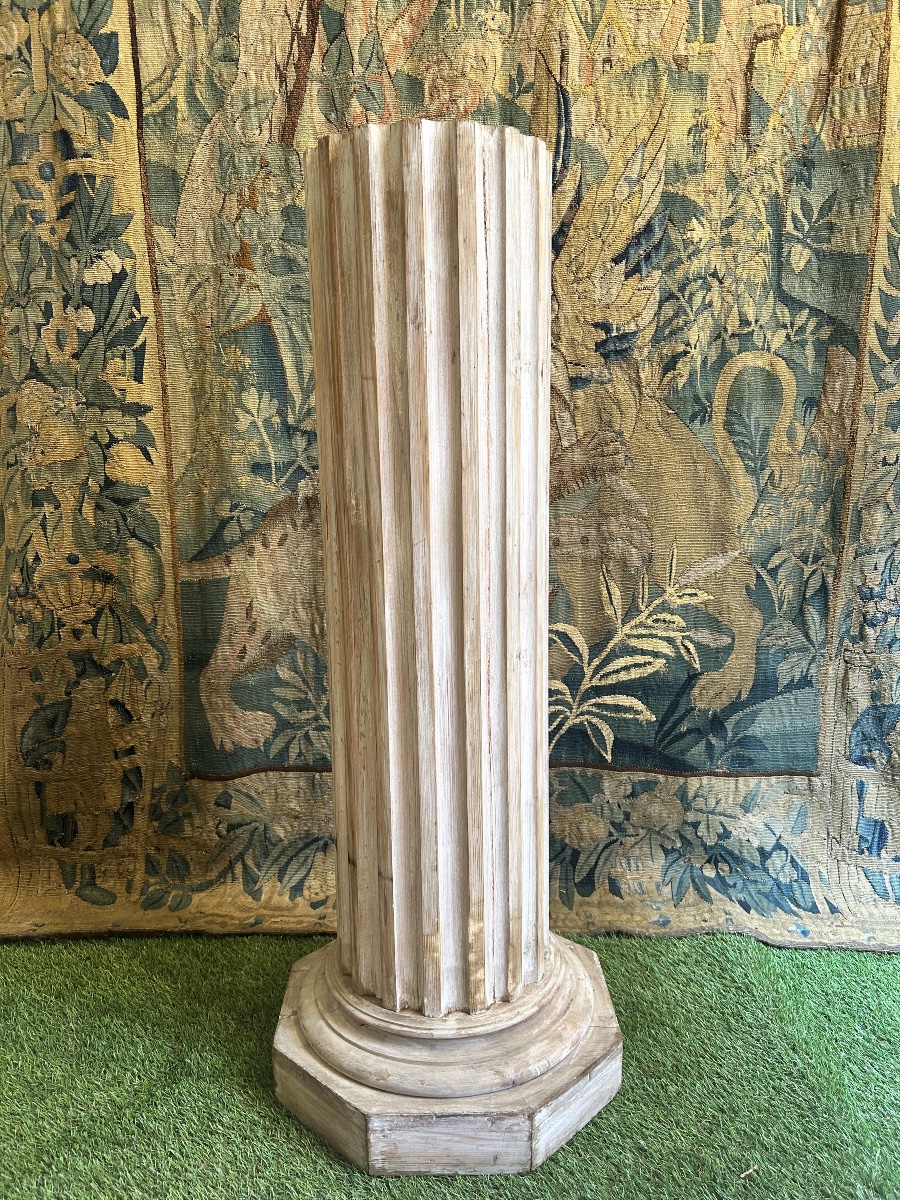 Louis XVI-style Column 