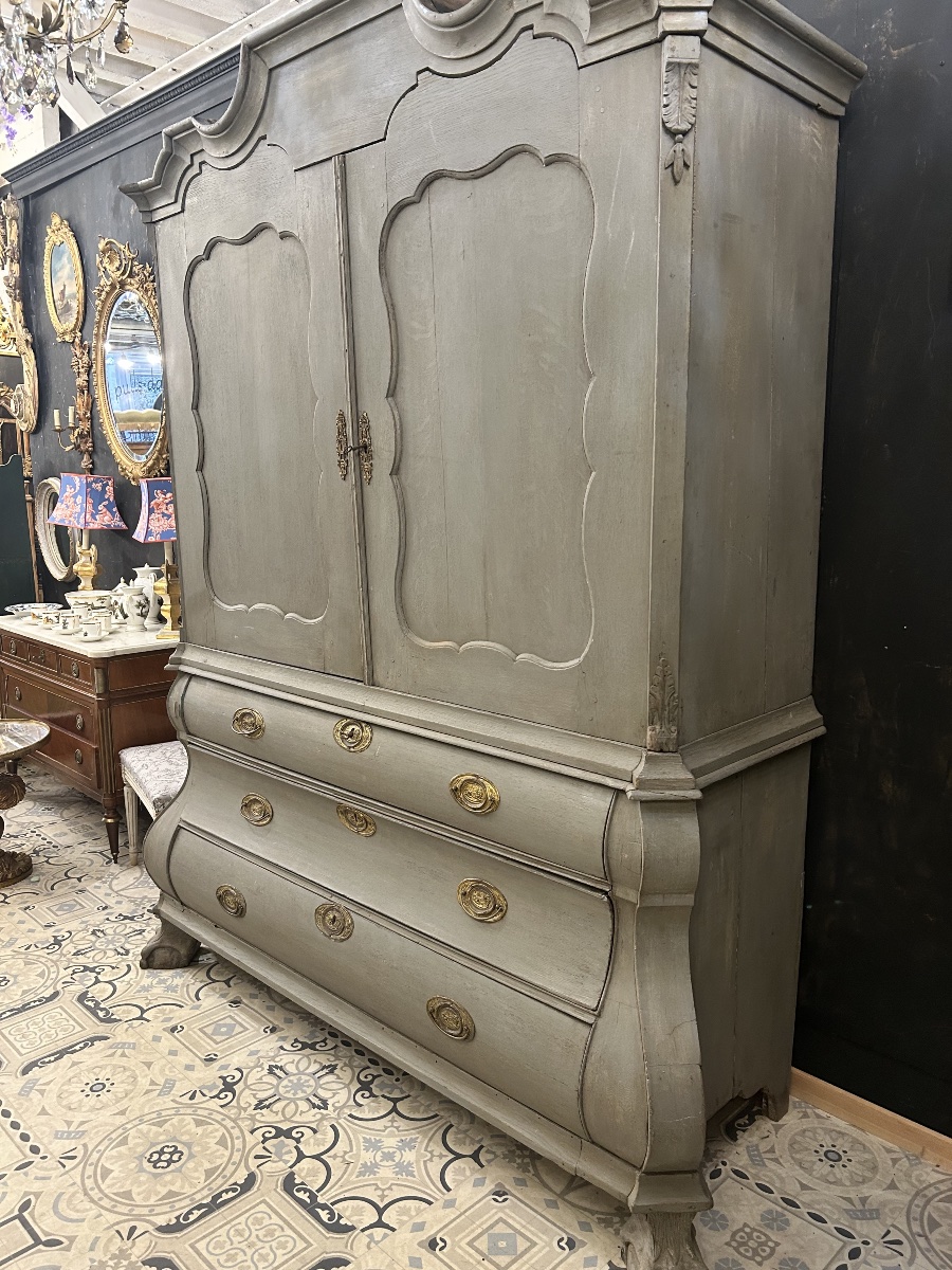 Two-section Dutch Sideboard In Distressed Oak -photo-4