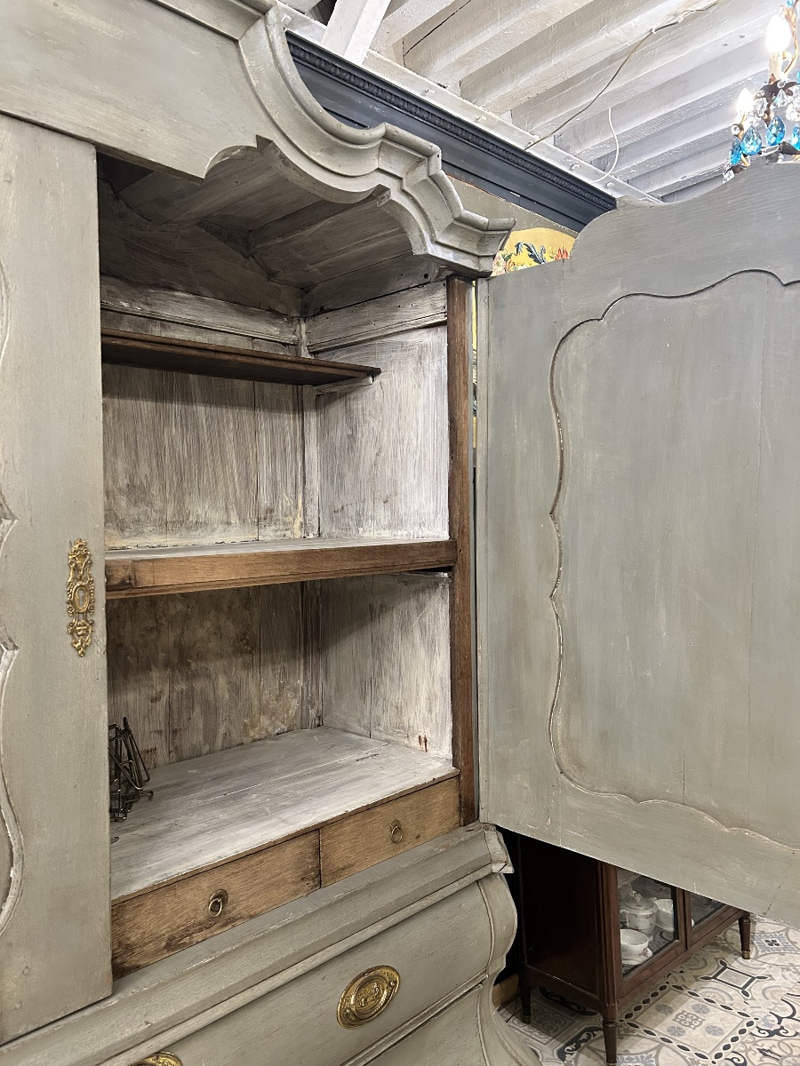 Two-section Dutch Sideboard In Distressed Oak -photo-1