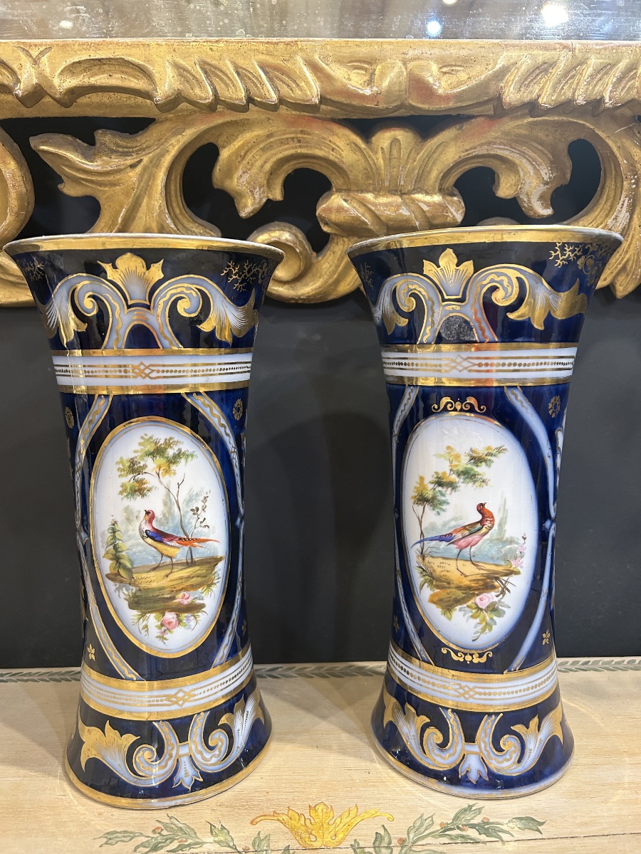 Paire de vases en porcelaine de Bayeux