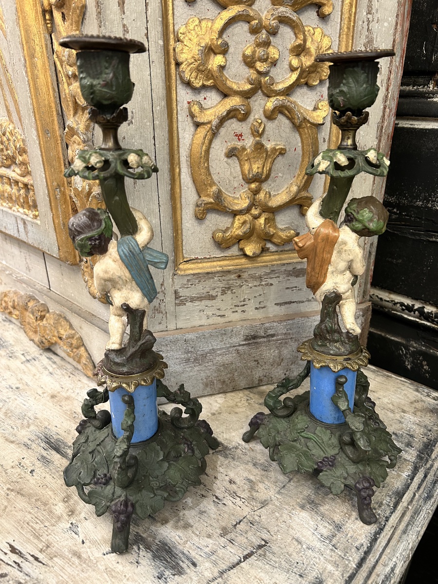 Paire de bougeoirs à décor de putti -photo-4