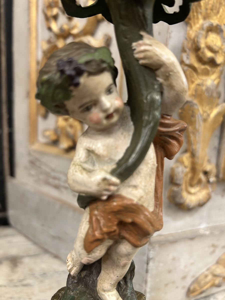 Paire de bougeoirs à décor de putti -photo-3