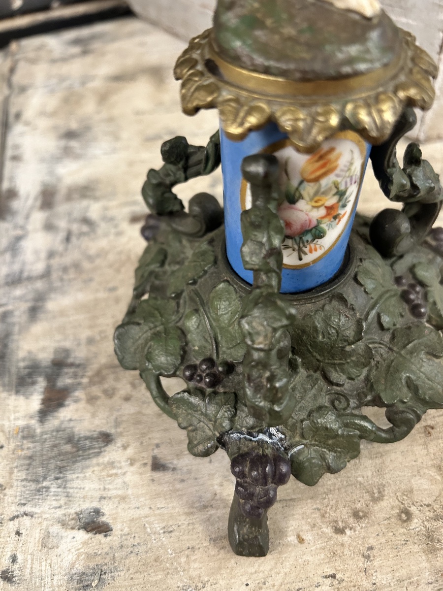 Paire de bougeoirs à décor de putti -photo-7