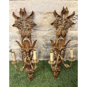 Paire d’appliques en bois doré 