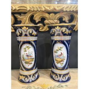 Paire de vases en porcelaine de Bayeux