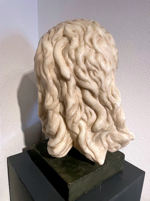 Large Statue Head In White Marble-photo-3