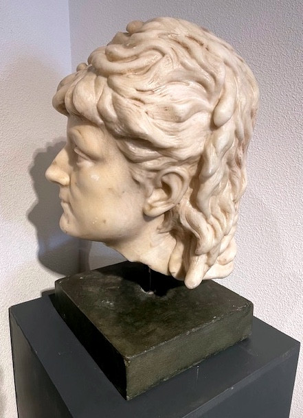 Large Statue Head In White Marble-photo-4