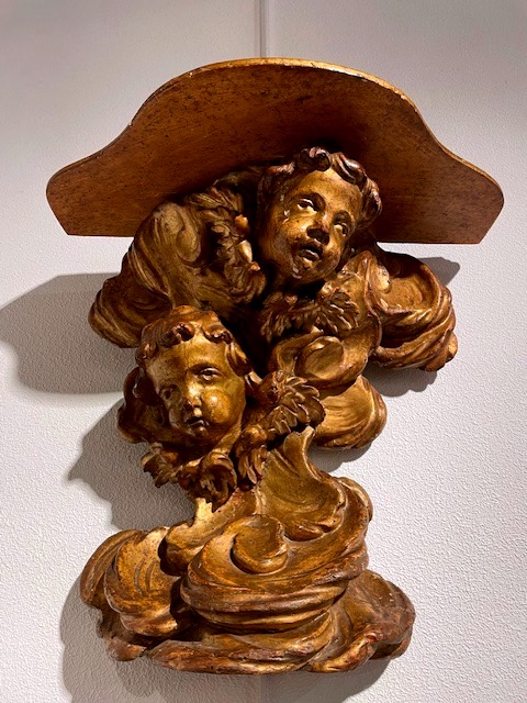 console murale en bois sculpté et doré fin du 17 eme 
