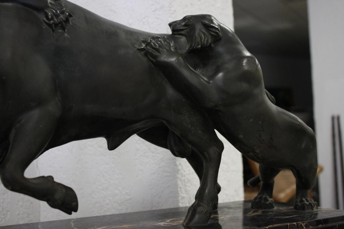 A Buffalo And Tigers Spelter Sculpture By Rochard XXth Century-photo-3