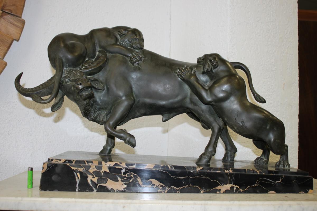 A Buffalo And Tigers Spelter Sculpture By Rochard XXth Century-photo-3