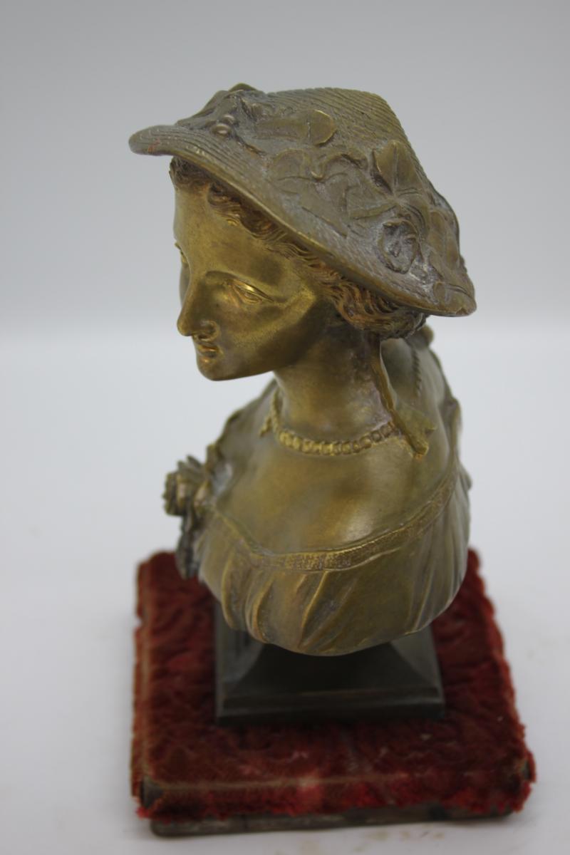 XIXth Century Bronze Of A Woman-photo-3