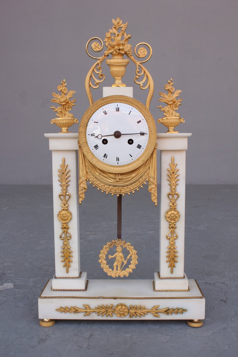 Pendule Portique En Marbre Blanc XIXème Siècle
