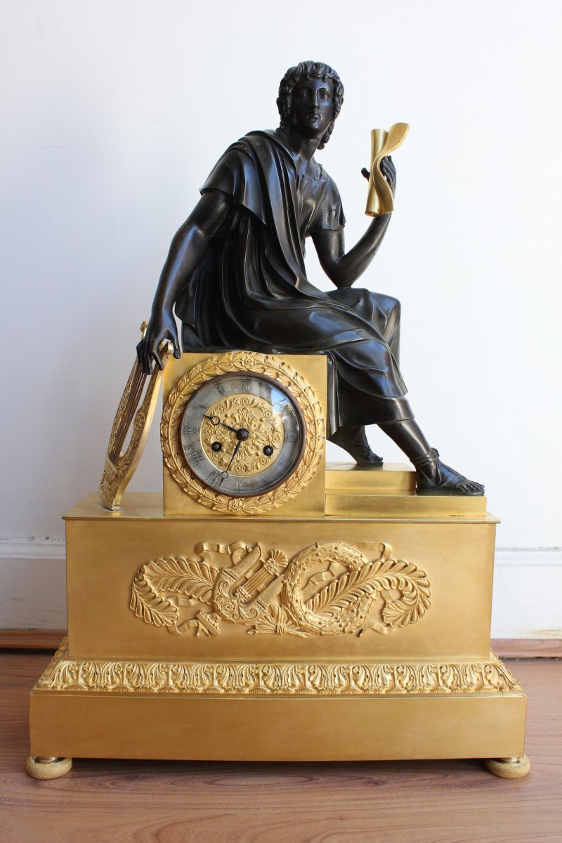 Pendule  Représentant Un Personnage à l'Antique XIXème Siècle