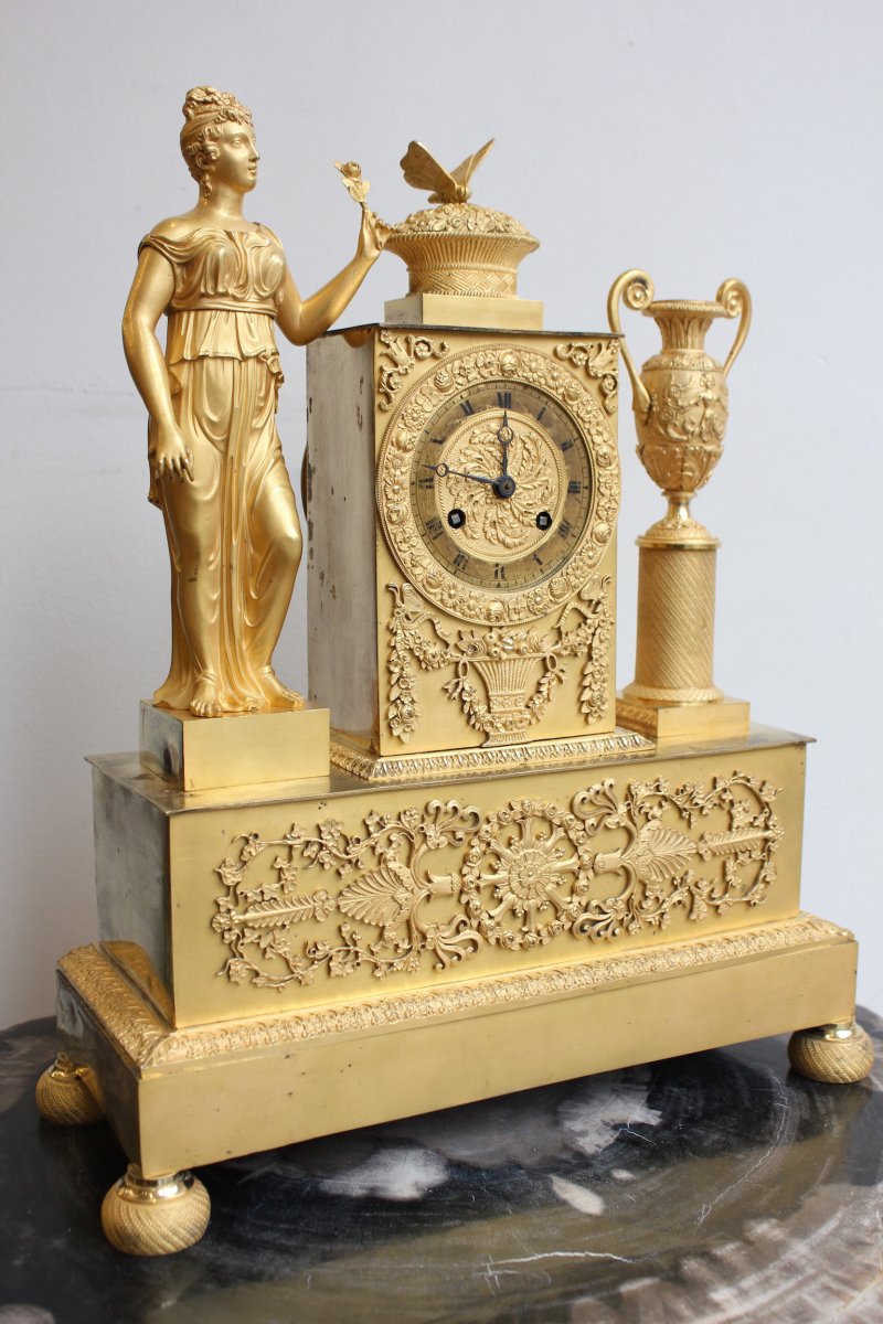 19th C.  Gilt Bronze Clock Woman With Urn And Butterfly-photo-2