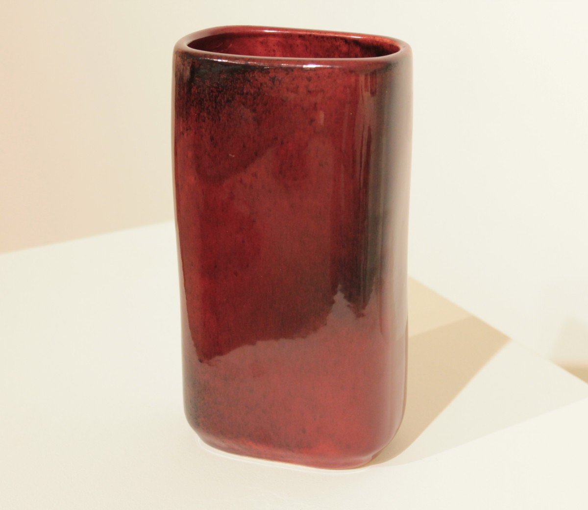 Vase rectangulaire signé et numéroté de Max Idlas