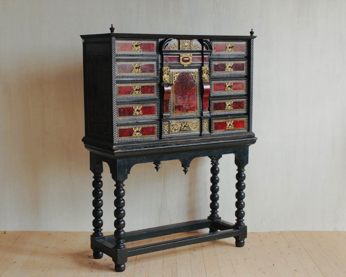 Antwerp Cabinet