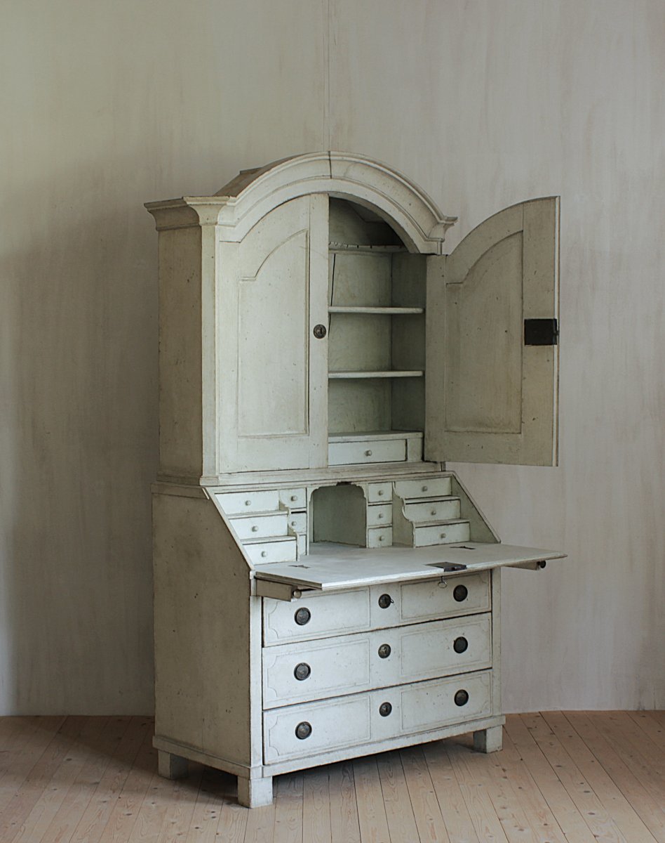 Secretary Gustavien-photo-2