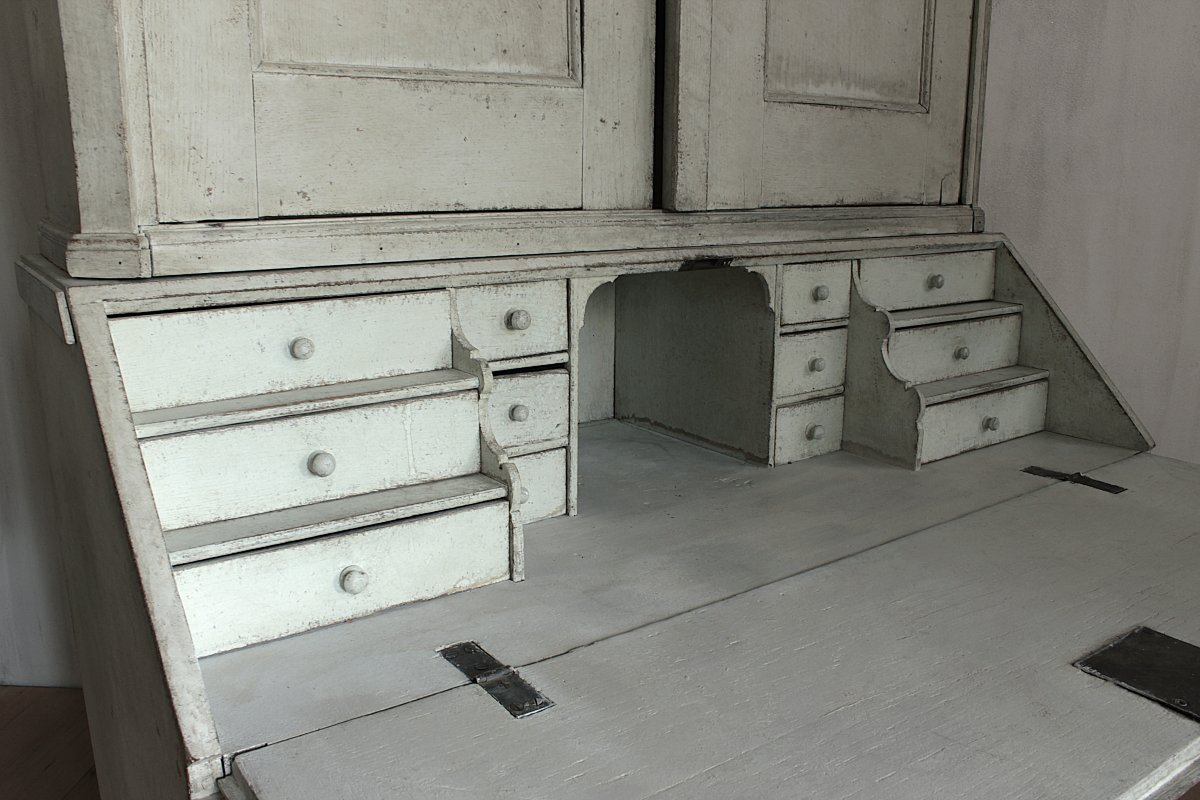 Secretary Gustavien-photo-3