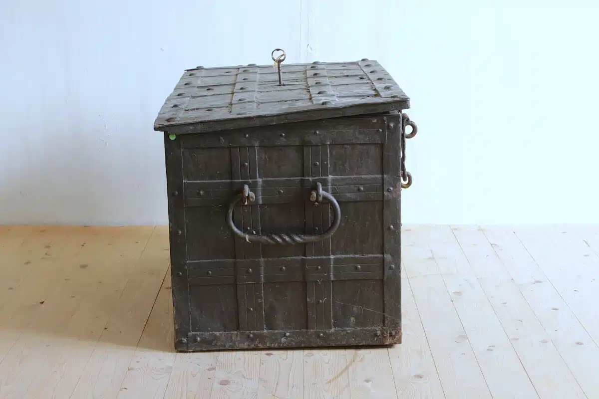 17th Century Metal Chest-photo-1