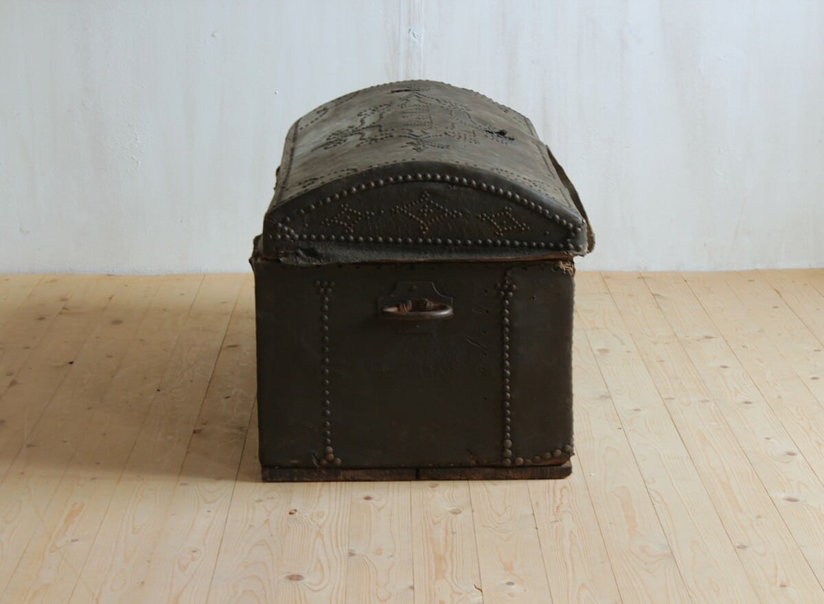 Leather Trunk-photo-2